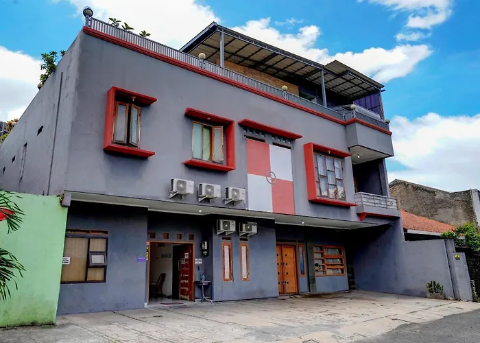 Oyo 92725 Regol Srimahi Residence
